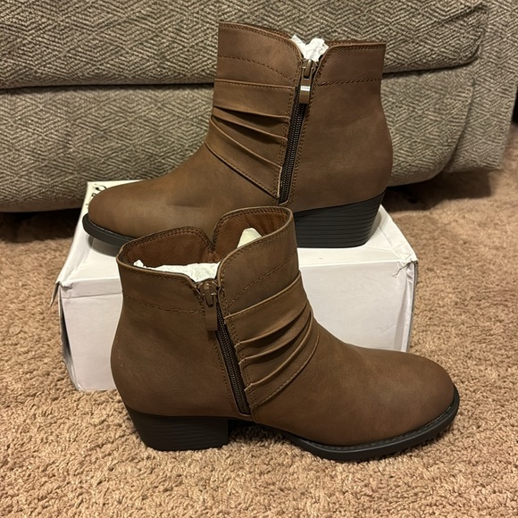 NIB Luoika size 8Wide Width Women’s Brown Ankle Boots - Picture 4 of 9